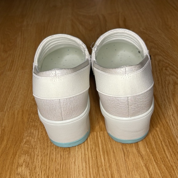 Infinity by Cherokee Clogs (WORN ONCE) - Picture 4 of 5